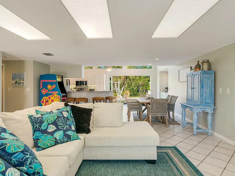 339 Avenida De Paradisio — Photo 13