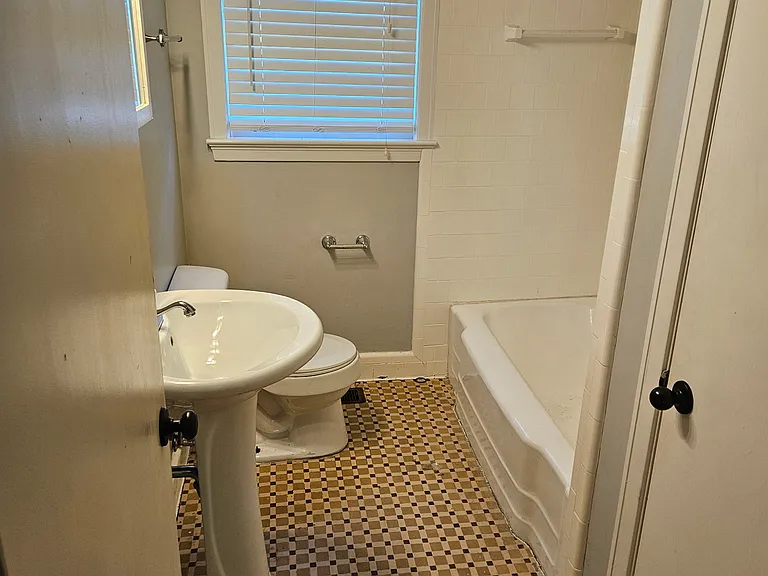 2403 13th Pl — Photo 7