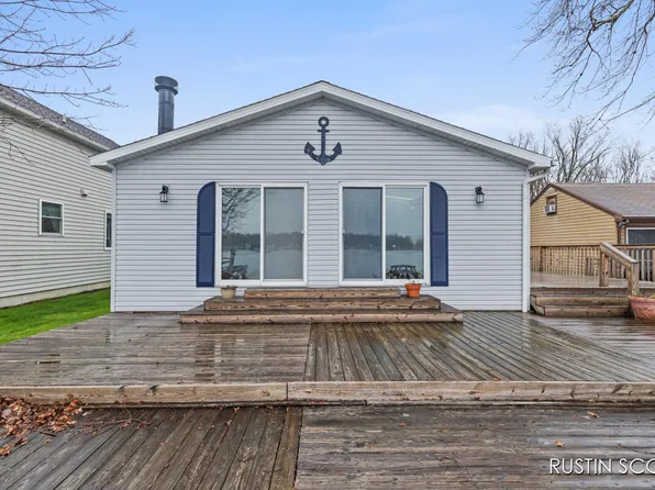 2008 Parker Dr, Wayland, MI 49348