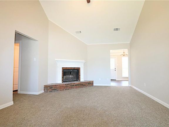 3rd image of 212 Mesa Dr