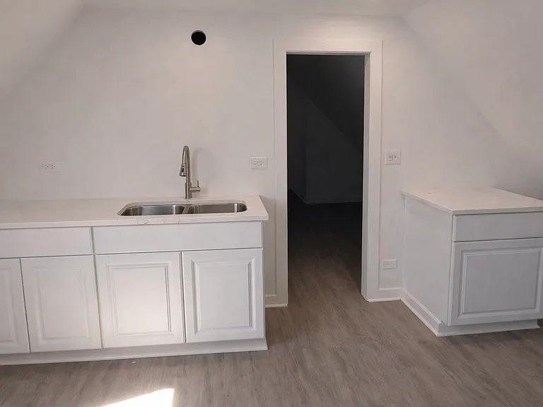 4519 W Thomas St — Photo 2