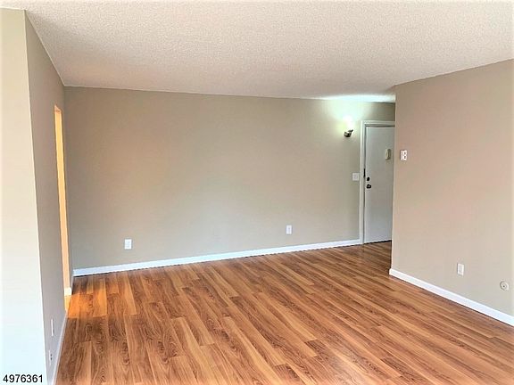 4th image of 550 Fairview Ave #103-5103