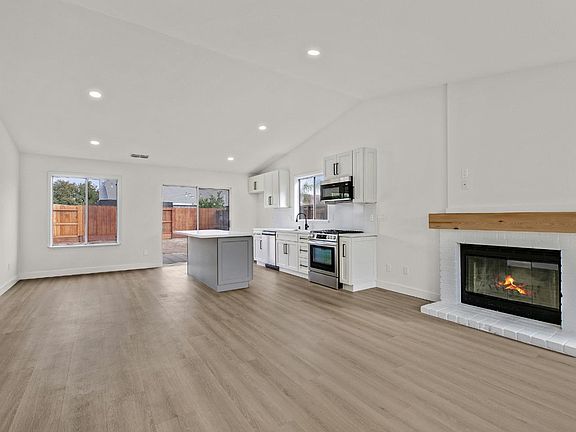 3rd image of 1231 Shawn Ct