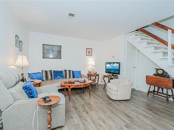 3rd image of 55 Rumson Rd #55