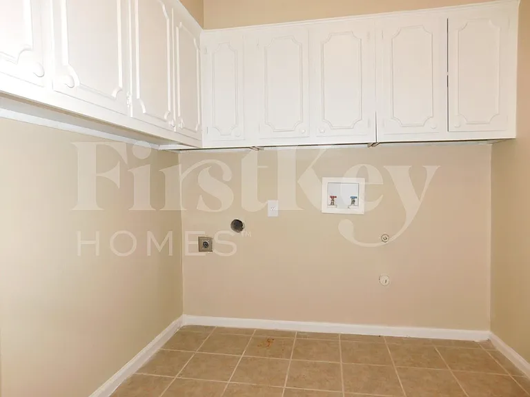 4832 Rolling Meadows Dr — Photo 8