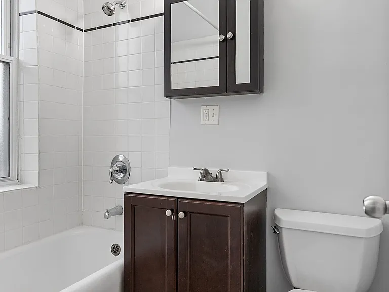 The Kenmore on Edgewater — Photo 24