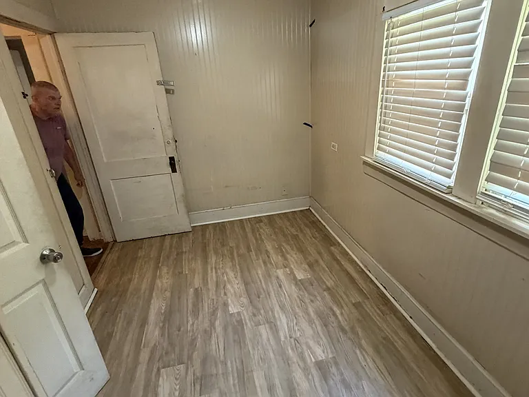 921 Myrtle St — Photo 3