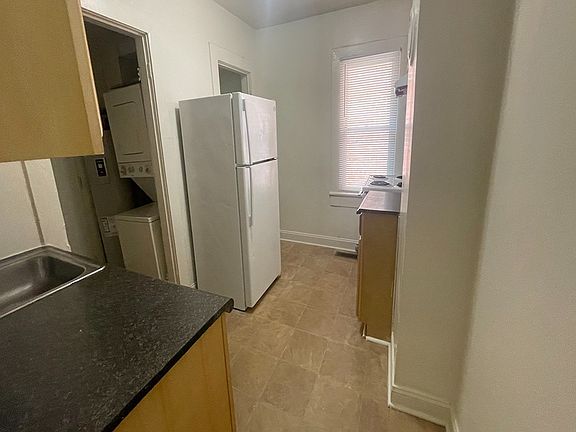 3rd image of 1432 W 42nd St