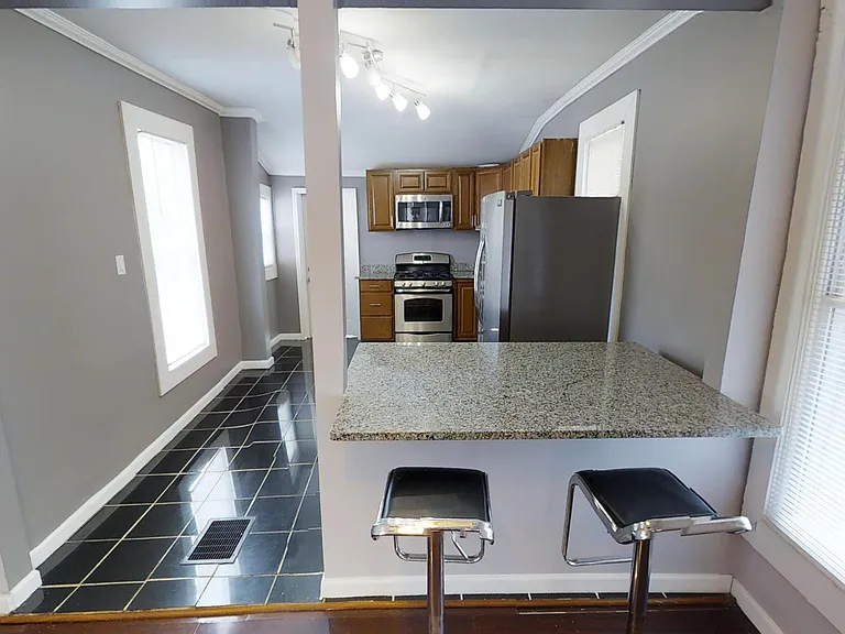 1308 E Fayette St — Photo 3