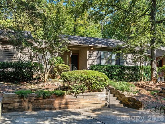 3rd image of 498 Sweetgum Dr