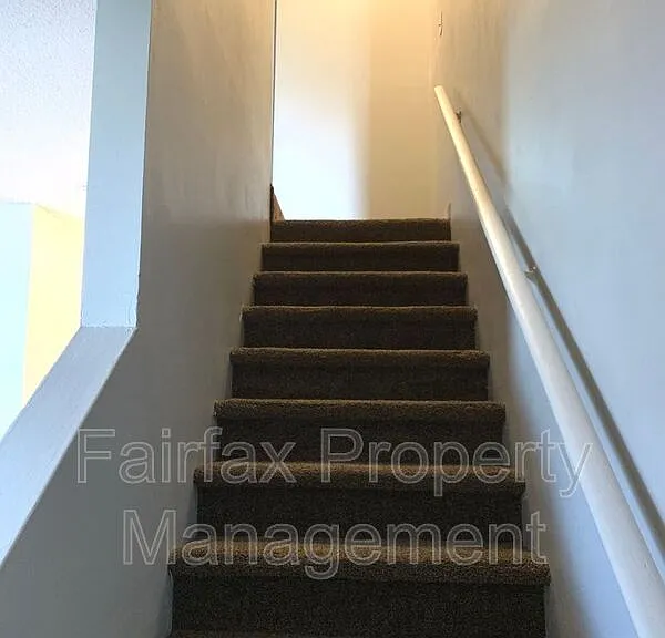 1427 Cherrycrest Dr — Photo 17