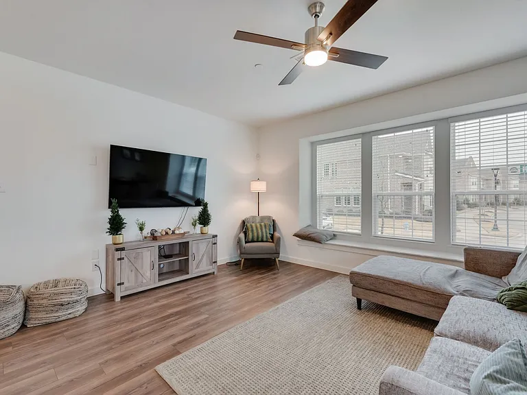 442 Matthew Dr — Photo 6