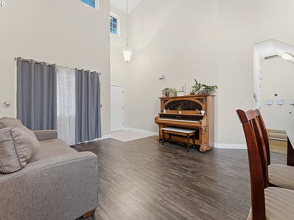 4th image of 15852 SE Upman Way