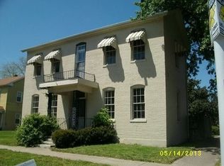 1011 Franklin St APT B, Carlyle, IL