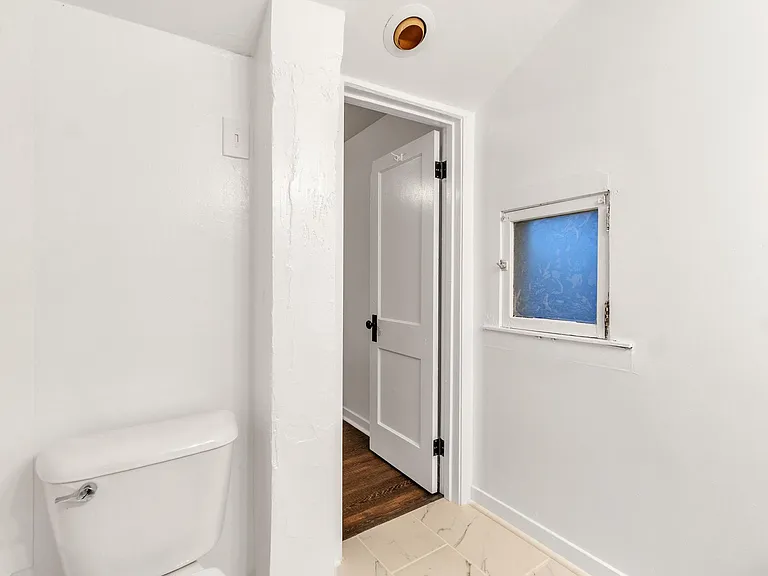 1046 Courtney St NW #2 — Photo 8