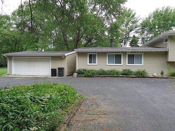 Left Front of the Home and 2 1/2 Car Garage