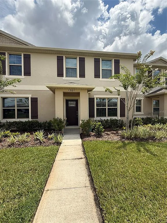 3 bed, 2.5 bath, 1569 sqft, $2,400 — Photo 1
