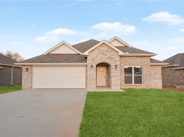 2877 Roe Deer St, Springdale, AR 72762
