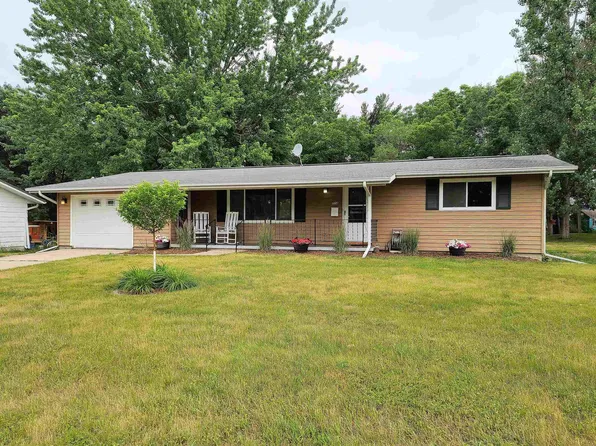 714 E Chestnut St, Pardeeville, WI 53954