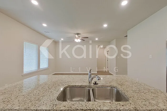 118 Santiago Ct — Photo 12