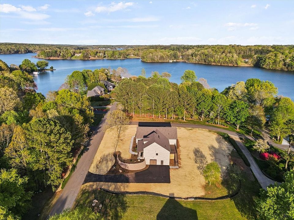 1st image of 10 S Point Ln