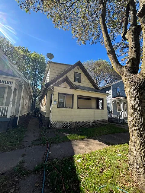4 bed, 1811 sqft, $1,700 — Photo 2
