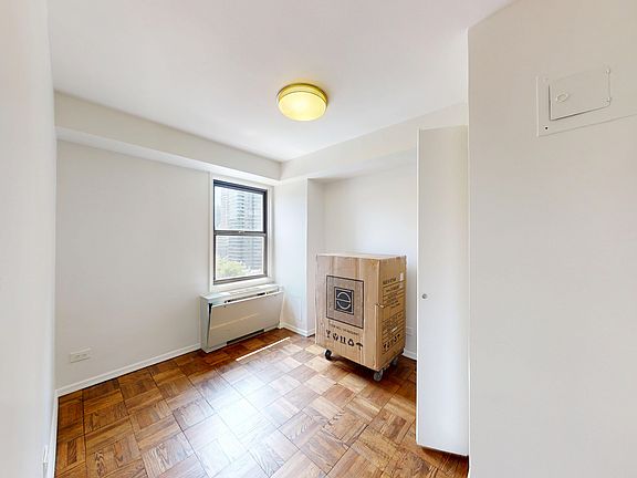 5th image of 220 E 63rd St APT 12L