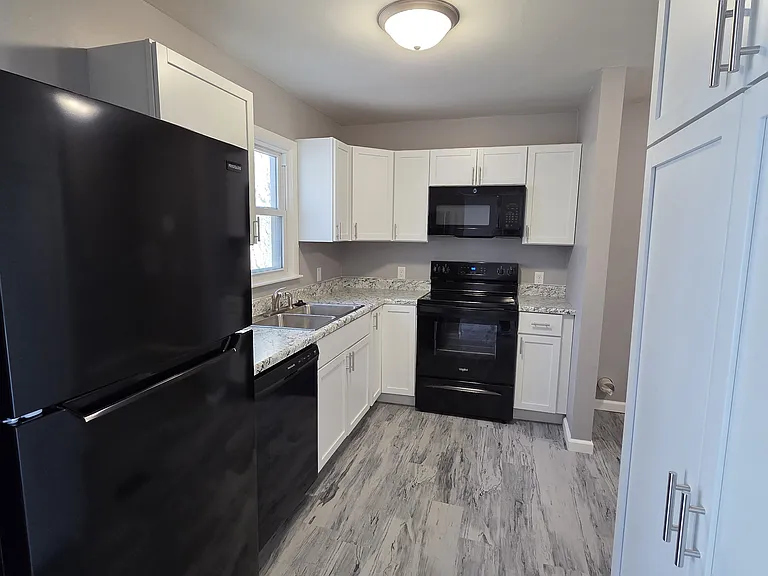 715 N Kokomo Ave — Photo 2