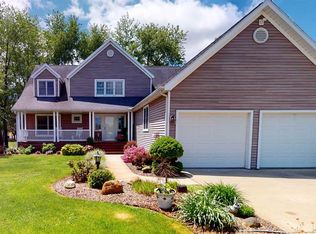 19306 Country Creek Cir, Goshen, IN 46528