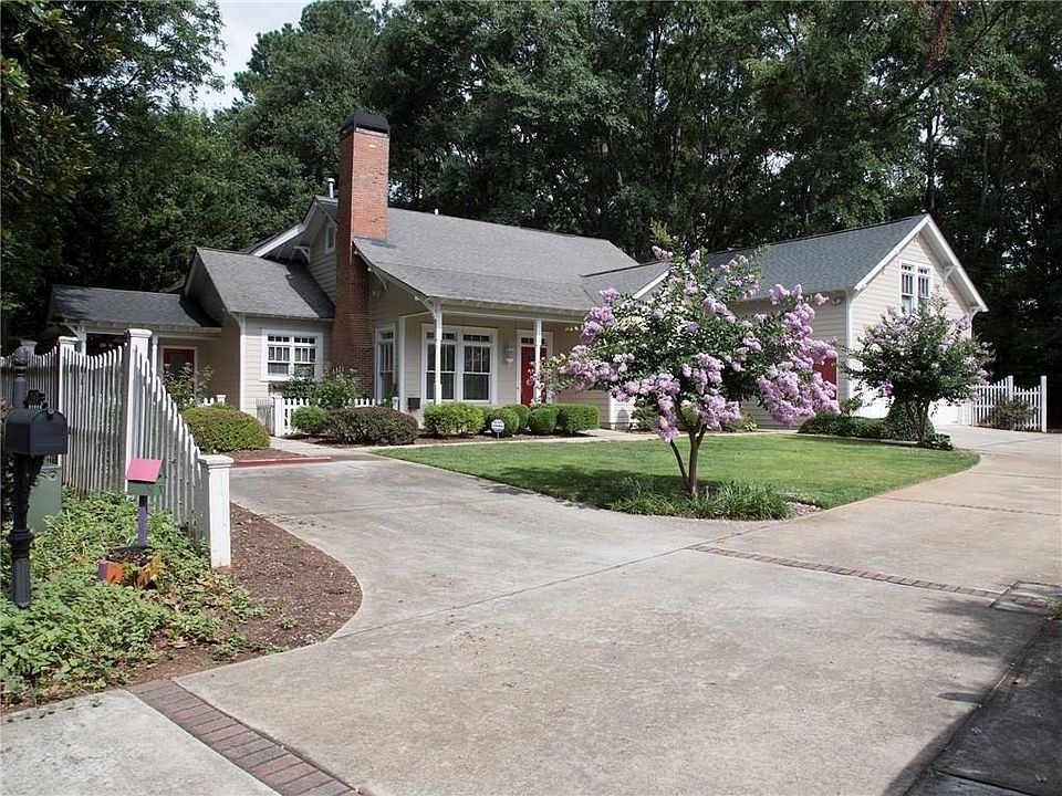 1st image of 247 Chicopee Dr