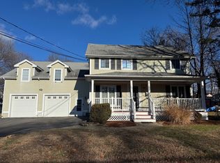 54 McKean St, Nashua, NH 03060