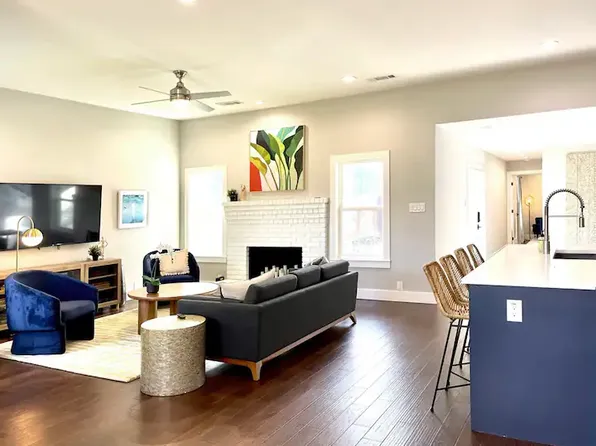 907 N Tyler St, Dallas, TX 75208