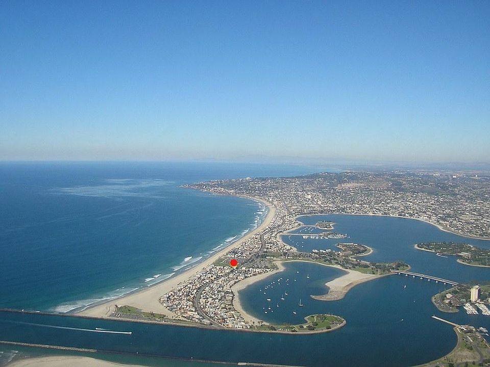 Located in the center of Mission Bay Aquatic Park. Enjoys the surf, bic