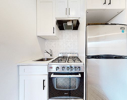 3rd image of 471 Central Park W APT 5E