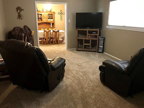 3rd image of 1711 E Crescent Dr