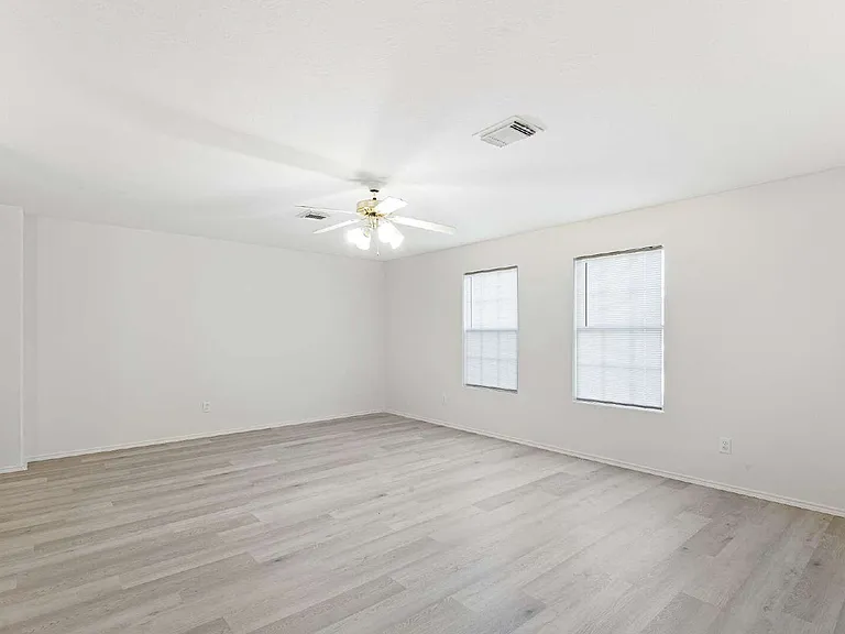 2923 Katybriar Ln — Photo 17