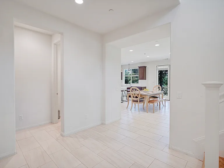 271 Rose St — Photo 8
