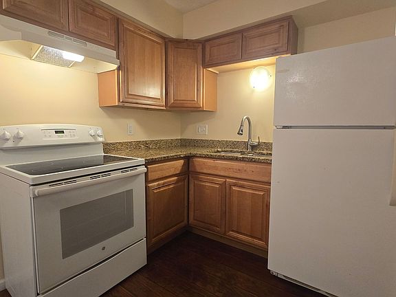 4th image of 3120 Meriday Ln #302