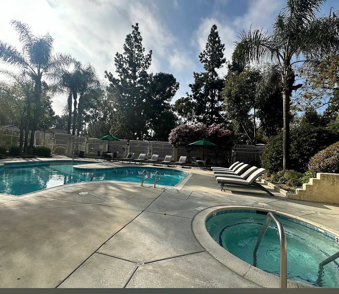 2 bed, 850 sqft, $2,400 — Photo 2