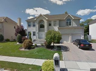 3 Sarah Ct, Edison, NJ 08817