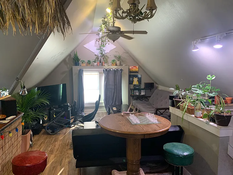 2726 N Oakland Ave #UPPER — Photo 6