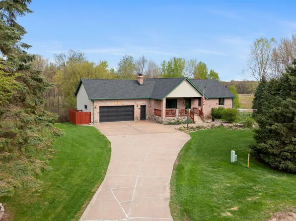 27209 Isle Ct, Chisago City, MN 55013