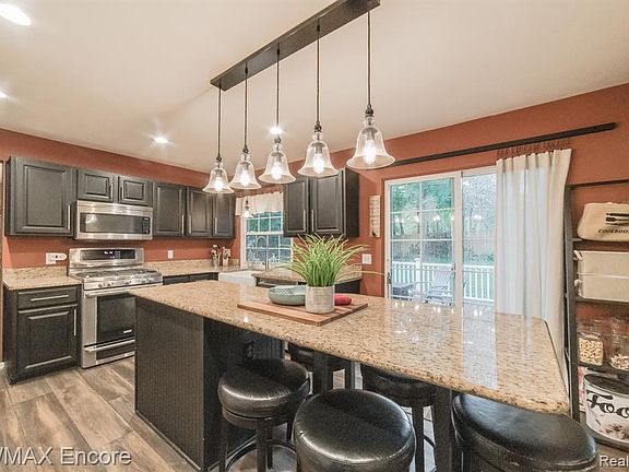 5th image of 6014 Cedar Bend Dr