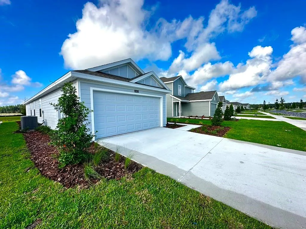 4 bed, 2.0 bath, 1424 sqft, $2,200 — Photo 2