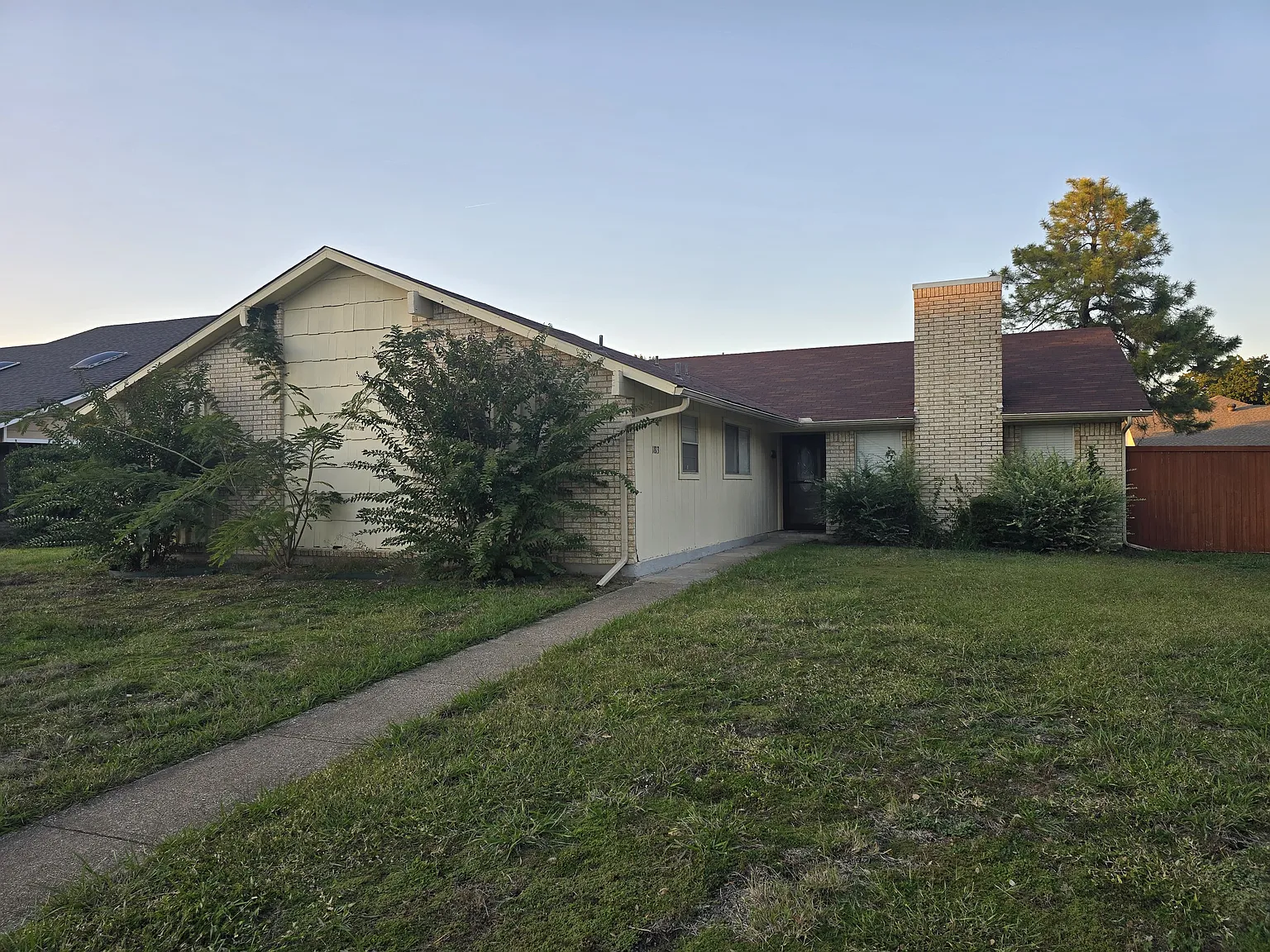 4 bed, 1924 sqft, $2,550 — Photo 2
