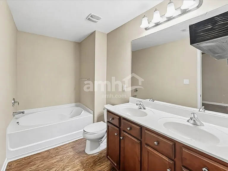 410 Lind Point Ln — Photo 10