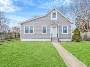 94 Bayview Dr, Mastic Beach, NY 11951