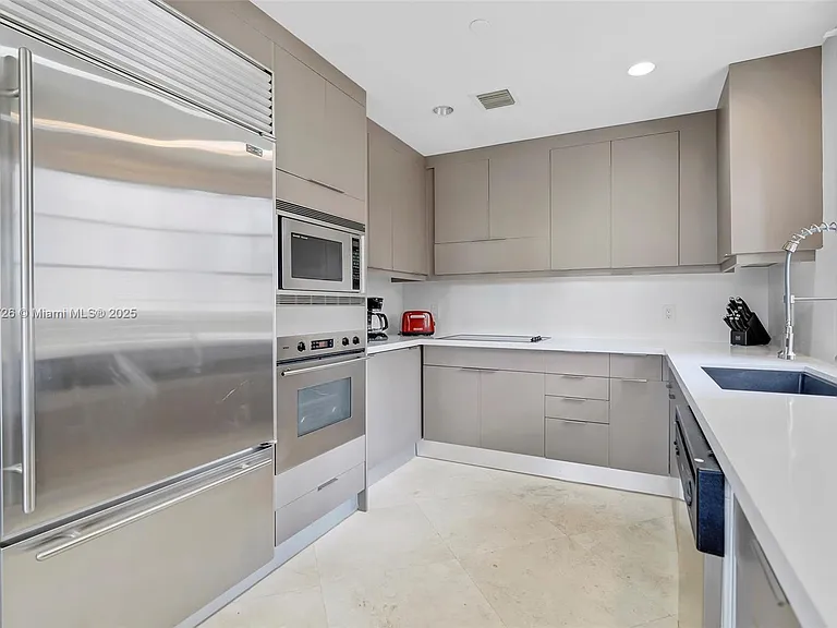 19227 Fisher Island Dr #19227 — Photo 11