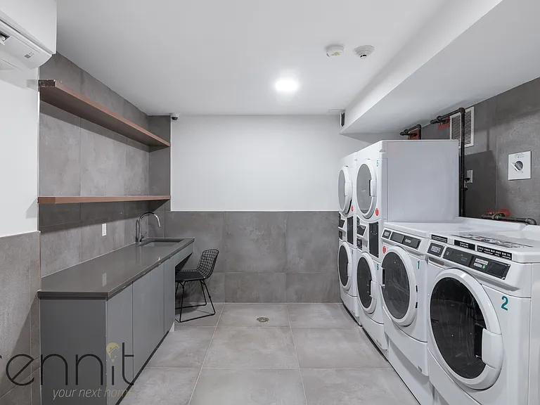 56 Ainslie St #2R — Photo 16