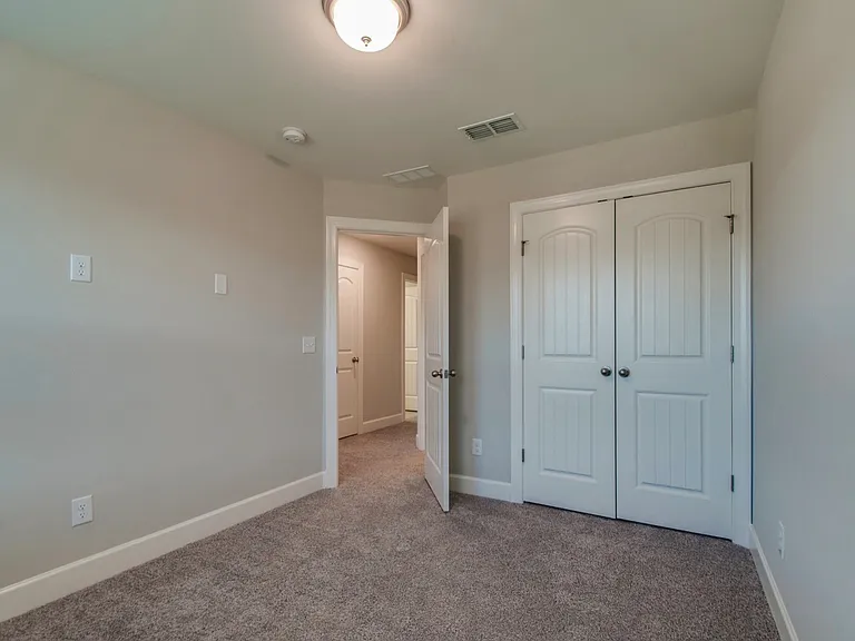 111 Brighton Ln — Photo 10